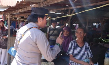 Waspadai-TPPO-Kapolres-Lembata-Turun-Langsung-Ke-Tempat-Kumpul-Masyarakat-Untuk-Berikan-Himbauan.