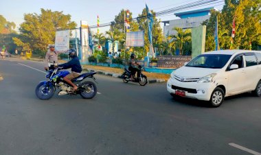 Ciptakan-Kamseltibcarlantas,-Satlantas-Lakukan-Pengaturan-Arus-Lalulintas-Dalam-Kota.