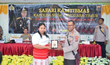 Kapolda-NTT-Uji-Kemampuan-Bahasa-Inggris-Siswa-Siswi-SMA-Sinar-Pancasila-Betun,-