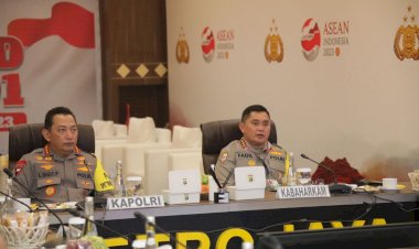 Kapolri-Pantau-Command-Center-Pengamanan-KTT-Asean 