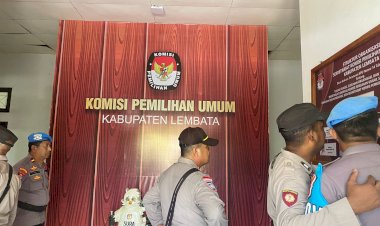 Anggota-Polres-Lembata-Lakukan-Pemantauan-Di-Kantor-KPUD-Kabupaten-Lembata