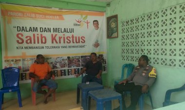 Anggota-Bhabinkamtibmas-Desa-Leuwayang-Bripka-Yosef-Tupe-Goran-deklarasikan-Pelaksanaan-pemilu-aman-damai-dan-sejuk-ke-tokoh-agama-desa-pantauannya