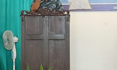 Wakapolres-Lembata,-Akbp-Johanis-Christian-Tanauw-sampaikan-himbauan-Pelaksanaan-Pemilu-Damai-kepada-Umat-dalam-Gereja