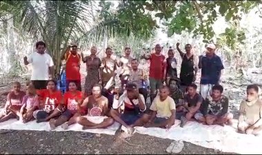 Bripka-Yohanes-L.A.A.Namang-Bersama-masyarakat-Desa-Lerek,-Deklarasi-bersama-dukung-pemilu-2024-aman-damai-dan-sejuk