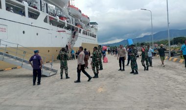 Sinergitas-TNI-Polri,-KPPP-Laut-Lewoleba-Polres-Lembata-Rutin-Melakukan-Pengamanam-Di-Pelabuhan-Laut-Lewoleba
