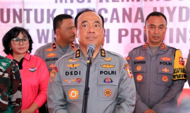 As-SDM-Kapolri-dan-Rombongan-Hibur-Anak-anak-Korban-Banjir-Demak-di-Posko-Trauma-Healing 