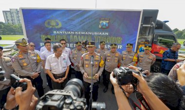 Kapolda-Jatim-Berangkatkan-50.789-Paket-Bantuan-Kemanusiaan-untuk-Warga-Terdampak-Banjir-Jateng