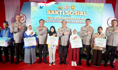 *Senyum-Warga-saat-Hari-Jadi-Ikatan-Keluarga-Dhira-Brata-1990-ke-34,-Berikan-Manfaat-Besar-untuk-Masyarakat-Luas-dengan-Bakti-Sosial*