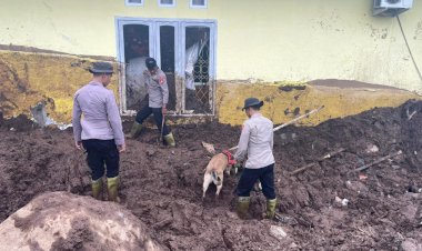 Polri-Kerahkan-102-Personel-dan-Satu-Anjing-K9-Cari-Korban-Longsor-di-Kelurahan-Rua,-Ternate 