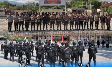 Kapolres-Lembata-menerima-secara-langsung-anggota-Brimob-dan-anggota-personil-dalam-hal-ini-polisi-tugas-umum-Polda-NTT-di-mapolres-Lembata