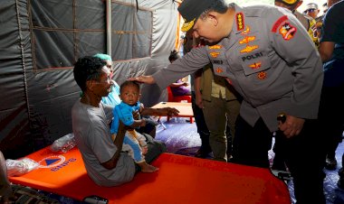 Tinjau-Posko-Pengungsian-Erupsi-Lewotobi,-Kapolri-Pastikan-Pelayanan-dan-Kebutuhan-Warga