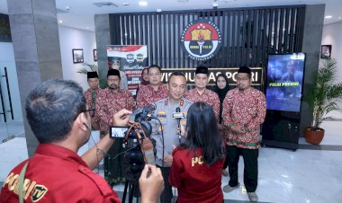 Hari-Jadi-Humas-Polri-Ke-73,-Kadiv-Humas-Beri-Apresiasi-Berangkatkan-Personel-dan-Media-Ibadah-Umroh