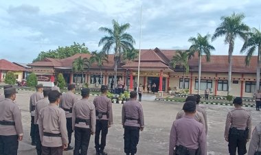 Ini-yang-di-sampaikan-Kapolres-Lembata-saat-Pelaksanaan-Upacara-rutin-bulanan-Polres-Lembata