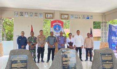 Pejabat-Bupati-Lembata-dan-Kapolres-Lembata-serta-para-otonomi-pemerintah-daerah-kabupaten-Lembata-resmikan-Rumah-situs-7-Maret