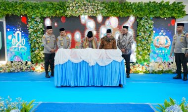 Kunjungi-Buntet-Pesantren-Cirebon,-Kapolri-Silaturahmi-ke-Dewan-Sepuh-hingga-Resmikan-Pondok