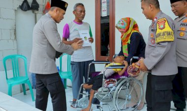 Polisi-Beri-Bantuan-Kursi-Roda-untuk-Penderita-Celebral-Palsy-Lansia-di-Bekasi-dan-Karawang
