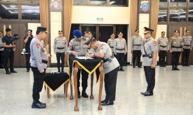 49-Perwira-Tinggi-Polri-Naik-Pangkat,-Dua-Naik-Menjadi-Komjen