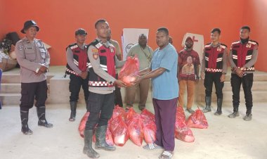 Polres-Pegunungan-Arfak-Salurkan-Bantuan-Sembako-kepada-Warga-Terdampak-Longsor-di-Kampung-Jim