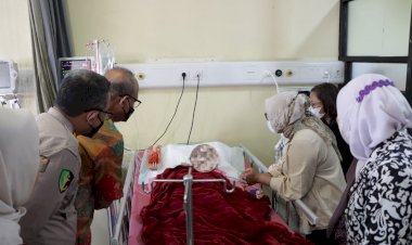 *MENTERI-PPPA-ARIFATUL-CHOIRI-FAUZI-JENGUK-KORBAN-KEKERASAN-ANAK-DI-RUMAH-SAKIT-BHAYANGKARA-TK.I-PUSDOKKES-POLRI*