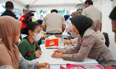 Kapolri-Hadiri-CFD-Hari-Bhayangkara-'Polri-untuk-Masyarakat',-Disambut-Antusias-Warga