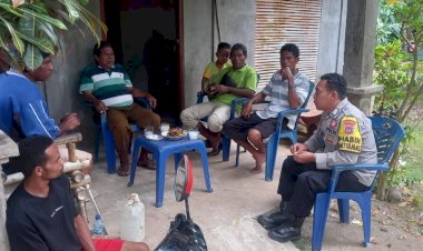 Bhabinkamtibmas-BRIPKA-Mohamad-Saiful-Abdullah-Sambangi-warga-desa-binaan-Sampaikan-Imbauan-Kamtibmas.