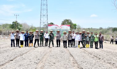 Dari-Timur,-Harapan-untuk-Semua:-Kapolda-NTT-Pimpin-Penanaman-Jagung-Serentak-Menuju-Lumbung-Pangan-Nasional