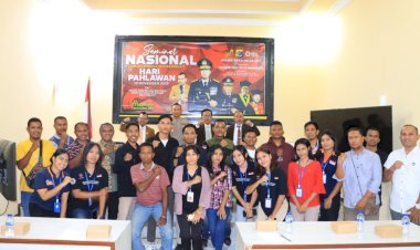 Seminar-Nasional-Peringati-Hari-Pahlawan-2025,-Kapolres-Sikka-Terima-Penghargaan-“Best-Inspiring-and-Visionary”-dari-Indonesia-Visionary-Leader