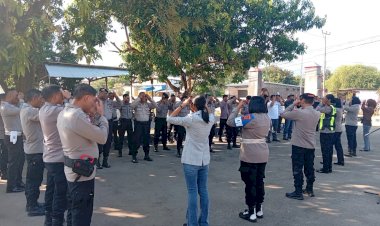 POLRES-LEMBATA-GELAR-TERAPI-USEFT-BAGI-ANGGOTA-DAN-MASYARAKAT-DALAM-RANGKA-MEMERIAHKAN-HUT-BHAYANGKARA-KE-80.