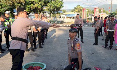 Momen-Haru-dan-Penuh-Kebanggaan,-39-Personel-Polres-Lembata-Terima-Kenaikan-Pangkat-pada-Hari-Bhayangkara-ke-80.