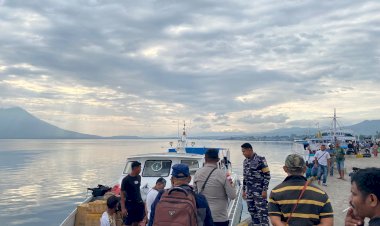KP3-Polres-Lembata-Bersama-TNI-AL-Perkuat-Sinergi-dalam-Pengamanan-Aktivitas-Penyeberangan-di-Pelabuhan-Laut-Lewoleba.