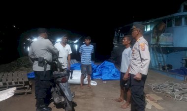 Patroli-Dialogis-Polsek-Omesuri-Sambangi-Warga-di-Pelabuhan-Balauring,-Jaga-Kamtibmas-Tetap-Kondusif.