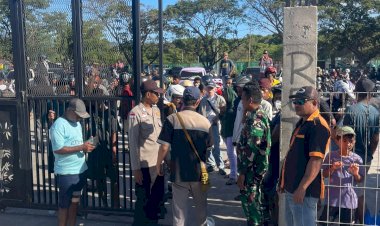 KP3P-Laut/Udara-Lewoleba-Bersama-Instansi-Terkait-Amankan-Kedatangan-dan-Keberangkatan-KM-Bukit-Siguntang,-Pelayanan-Penumpang-Berjalan-Aman-dan-Lancar.