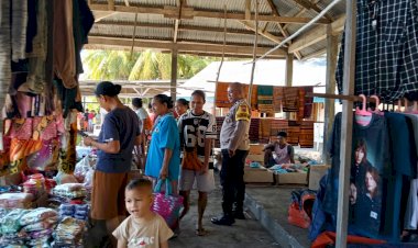 Bhabinkamtibmas-Desa-Lamaau-Intensifkan-Patroli-dan-Sambang-di-Pasar-Lamatokan,-Ajak-Warga-Wujudkan-Kamtibmas-yang-Aman-dan-Kondusif.
