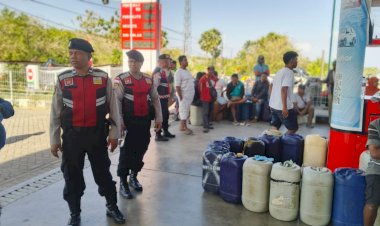 Patroli-Perintis-Presisi-Sat-Samapta-Polres-Lembata-Hadir-Jaga-Ketertiban-di-SPBU-Waijarang.