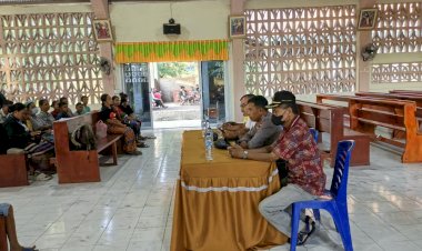 Jelang-Sambut-Baru-Serentak,-Polsubsektor-Ile-Ape-Bersama-Pemerintah-Kecamatan-Berikan-Pembinaan-dan-Himbauan-Kamtibmas.