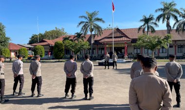 Dua-Perwira-Polres-Lembata-Pimpin-Apel-Terakhir,-Berpamitan-dan-Siap-Mengemban-Tugas-Baru-di-Polres-Sumba-Barat.
