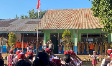 Polri-Hadir-untuk-Anak-Bangsa,-Kasat-Binmas-Polres-Lembata-Pimpin-Apel-di-SD-Negeri-1-Waimoko.