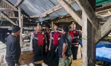 Patroli-Perintis-Presisi-Polres-Lembata-Sambangi-Pasar,-Pastikan-Keamanan-Pedagang-di-Malam-Hari