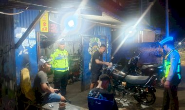 Patroli-Lampu-Biru-Satlantas-Polres-Lembata,-Wujudkan-Kamseltibcarlantas-dan-Keselamatan-Pengguna-Jalan.