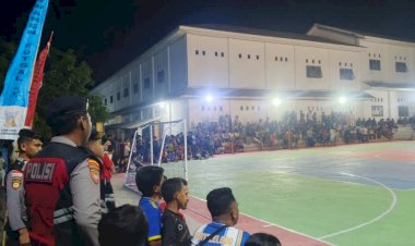 Sat-Samapta-Polres-Lembata-Amankan-Turnamen-Futsal-Santer-Cup-04,-Pertandingan-Berlangsung-Aman-dan-Kondusif.