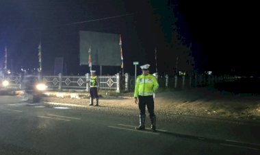 Cegah-Kecelakaan-dan-Jaga-Kamtibmas,-Sat-Lantas-Polres-Lembata-Gelar-Patroli-Lampu-Biru-di-Kota-Lewoleba.