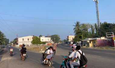 Wakapolres-Lembata-Turun-Langsung-ke-Lapangan,-Pastikan-Pengaturan-Lalu-Lintas-Pagi-Berjalan-Lancar.