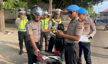 Propam-Bersama-Satlantas-Polres-Lembata-Periksa-Kelengkapan-Kendaraan-dan-Surat-Surat-Milik-Anggota.
