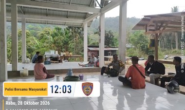 Polisi-Kumpul-Bersama-Masyarakat,-Bhabinkamtibmas-Polres-Lembata-Ajak-Warga-Jaga-Kamtibmas-dan-Waspada-Bencana.