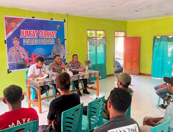 Waka Polres Lembata Melaksanaan Jumat Curhat di Desa Pantai Harapan Wulandoni.