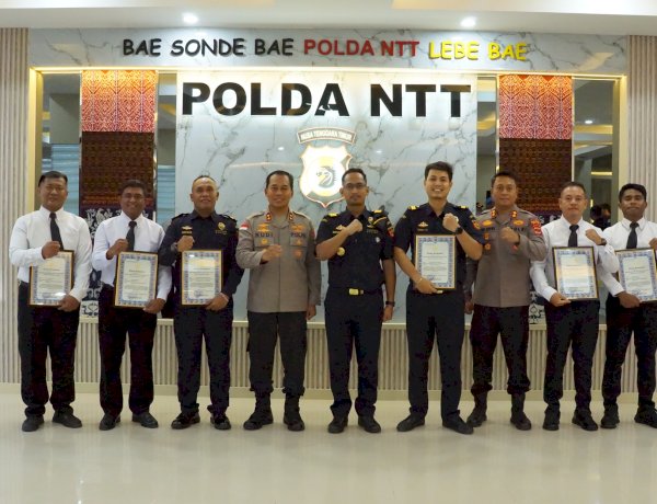 Berhasil Ungkap Kasus 11 Juta Rokok Ilegal di Perbatasan, Kapolda NTT Beri Penghargaan kepada Personel Polri dan Bea Cukai