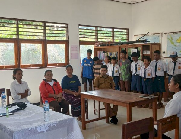 Bhabinkamtibmas Desa Bakalerek Kecamatan Nubatukan, Aipda Mohamad Saiful Abdullah bersama Kepala Sekolah SMPN 3 Nubatukan melaksanakan kegiatan sosialisasi dan pembinaan terhadap siswa yang terlibat perkelahian di lingkungan sekolah.