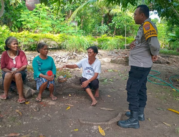 BHABINKAMTIBMAS DESA ATAKOWA LAKUKAN GIAT SAMBANG KE DESA BINAAN, AJAK MASYARAKAT JAGA KAMTIBMAS DAN PERKUAT PERSAUDARAAN.