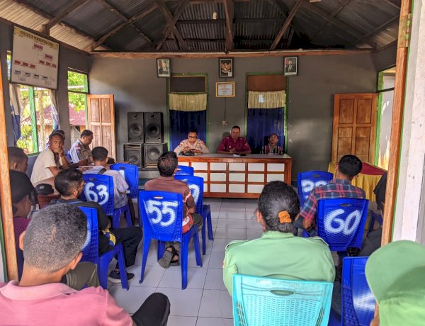 KAPOLSEK NAGAWUTUNG BERSAMA PEMERINTAH DESA IDALOLONG MEDIASI PERSELISIHAN WARGA, BERUJUNG DAMAI.