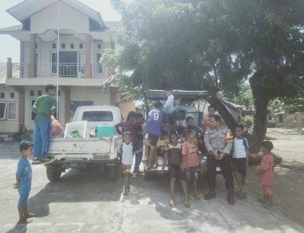 PATROLI SAMBANG, BHABINKAMTIBMAS DESA DULITUKAN BERBINCANG DENGAN ANAK-ANAK DAN TANAMKAN SEMANGAT MERAIH CITA-CITA.